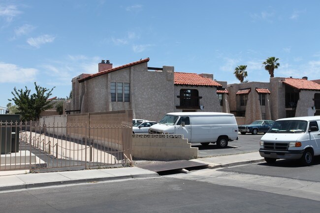 5040 Palo Verde Rd in Las Vegas, NV - Building Photo - Building Photo
