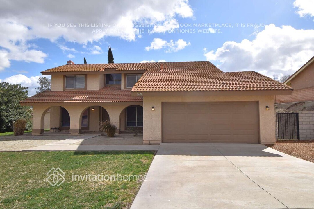 1420 Timberlane Dr in Riverside, CA - Foto de edificio
