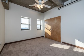 City Hall Lofts in Kansas City, KS - Foto de edificio - Interior Photo