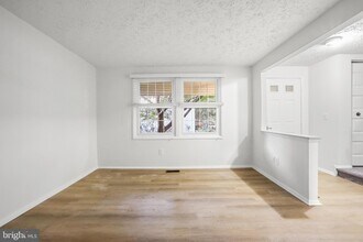 2916 Bridgehampton Ct in Falls Church, VA - Building Photo - Building Photo