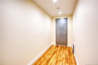 180 Willow St, Unit 1st floor in Waterbury, CT - Building Photo - Building Photo