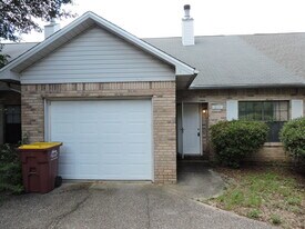 813 Valley Rd in Crestview, FL - Building Photo