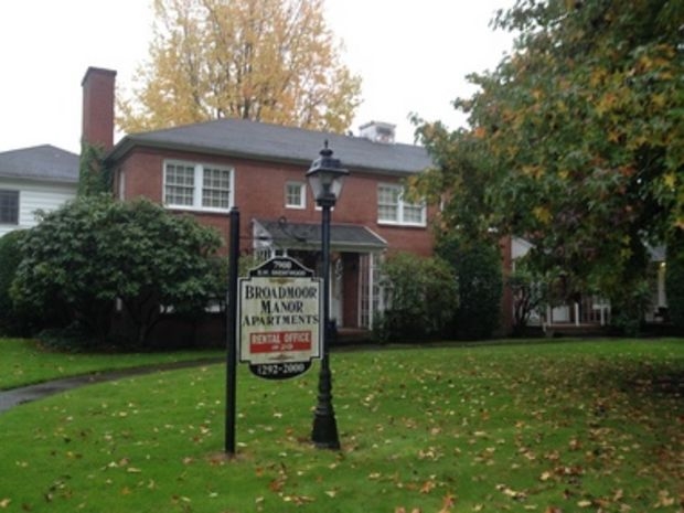 Broadmoor Manor Apartments in Portland, OR - Building Photo - Building Photo