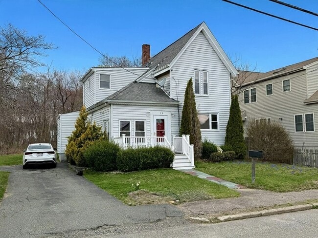 98 W Spring St in Avon, MA - Building Photo - Building Photo