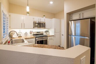 251 S Green Valley Pky, Unit 2721 in Henderson, NV - Building Photo - Building Photo