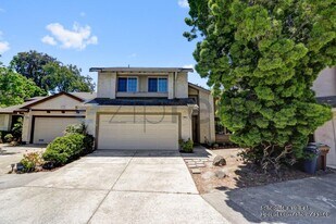 1936 Lake View Pl in Martinez, CA - Building Photo