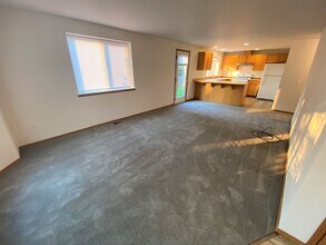 201 W Mt Hood Ct in Ellensburg, WA - Building Photo - Building Photo
