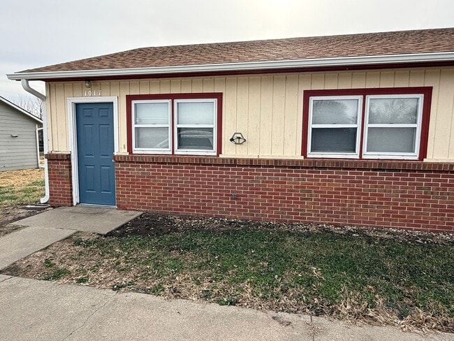 property at 1017 W 14th St