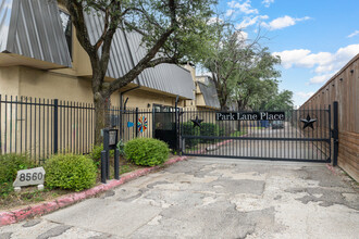 Park Lane Place Townhomes in Dallas, TX - Building Photo - Building Photo