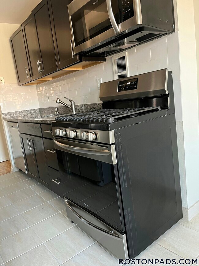 185 Freeman St, Unit 850 in Brookline, MA - Building Photo - Building Photo