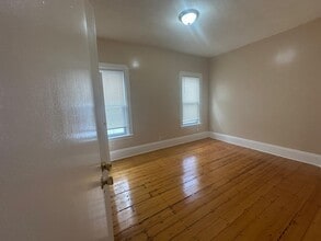 94 Harrishof St, Unit second floor in Boston, MA - Building Photo - Building Photo