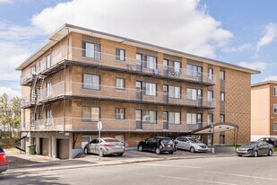 2315 Duff Court Rue in Montréal, QC - Building Photo