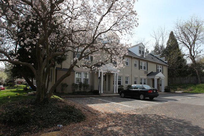 Newdale Mews Apartments in Chevy Chase, MD - Building Photo - Building Photo