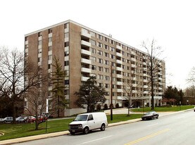 Park Towers East in Baltimore, MD - Building Photo