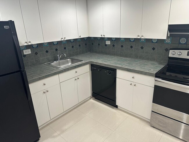 8101 SW 72nd Ave, Unit 211 in Miami, FL - Building Photo - Building Photo