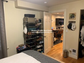 61 Joy St, Unit 1 in Boston, MA - Foto de edificio - Building Photo