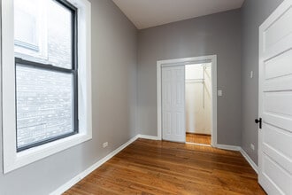 2200 W Belmont Ave, Unit 2 in Chicago, IL - Building Photo - Building Photo