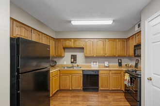 MONTICELLO in Memphis, TN - Building Photo - Building Photo