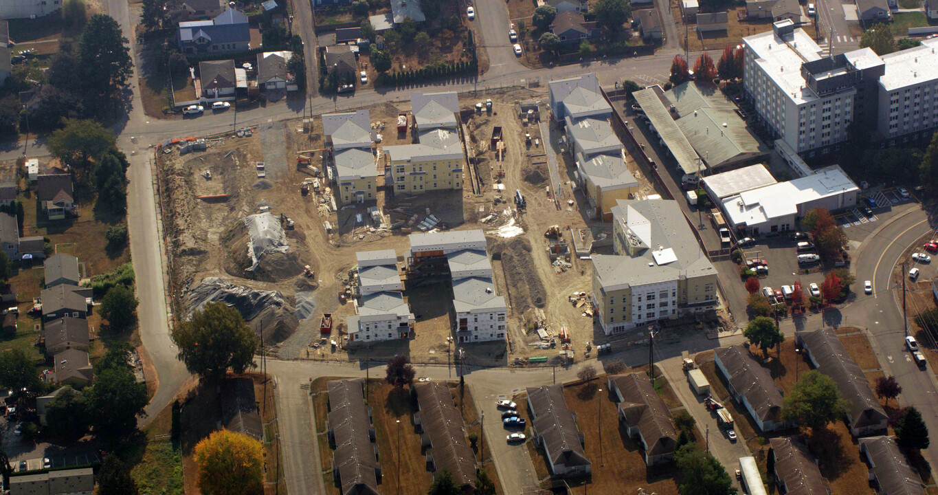 Madrona Square in Everett, WA - Building Photo