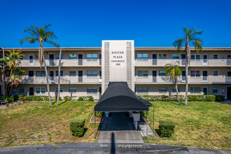 Disston Plaza in St. Petersburg, FL - Foto de edificio - Building Photo