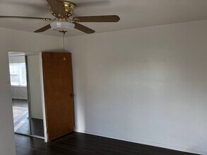 7327 N Rogers Ave-Unit -501 in Chicago, IL - Building Photo - Building Photo