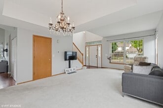 811 Cambridge Dr in Grayslake, IL - Building Photo - Building Photo