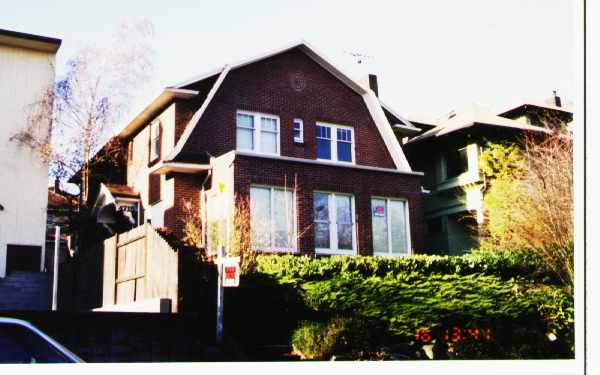4715 19th Ave NE in Seattle, WA - Foto de edificio