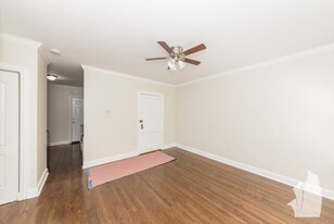 1056 W Lill Ave, Unit 1056-3 in Chicago, IL - Building Photo