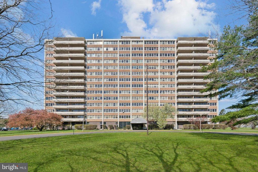 1200 Marlton Pike East in Cherry Hill Township, NJ - Foto de edificio