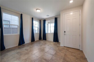 4073 Blue Opal Wy in Las Vegas, NV - Building Photo - Building Photo