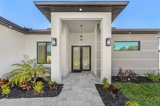 1720 NE 14th St in Cape Coral, FL - Building Photo - Building Photo