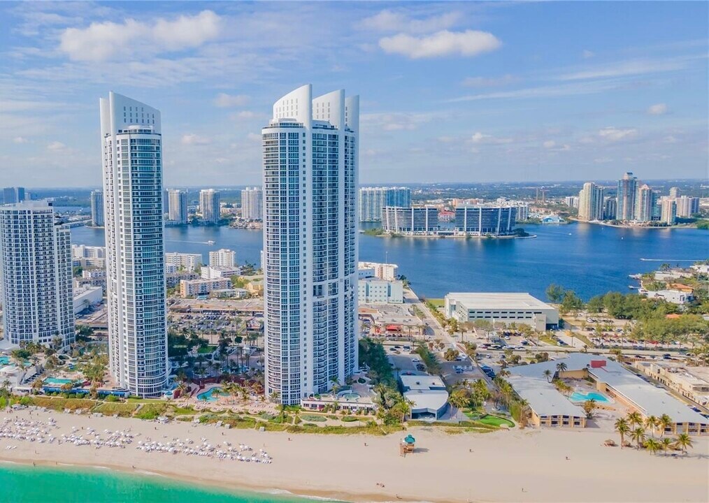 18201 Collins Ave, Unit 506 in Sunny Isles Beach, FL - Foto de edificio