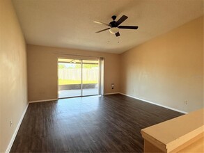 902 Pine Ridge Cir E in Brandon, FL - Building Photo - Building Photo