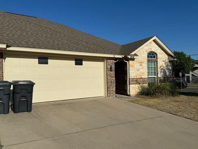 201 Chapel Trail Cir in Waco, TX - Building Photo - Building Photo