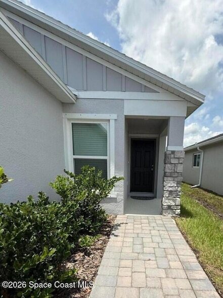 3739 Grappler Cir SE in Palm Bay, FL - Foto de edificio - Building Photo