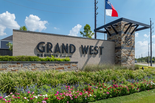 The Oaks at Grand West in Houston, TX - Building Photo - Building Photo