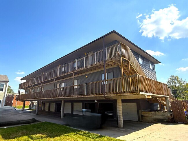 619 S Johnson St in Iowa City, IA - Building Photo - Building Photo