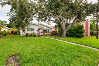 121 28th Ave N in St. Petersburg, FL - Foto de edificio - Building Photo