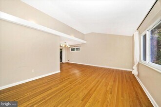 3906 Montrose Dr in Chevy Chase, MD - Building Photo - Building Photo
