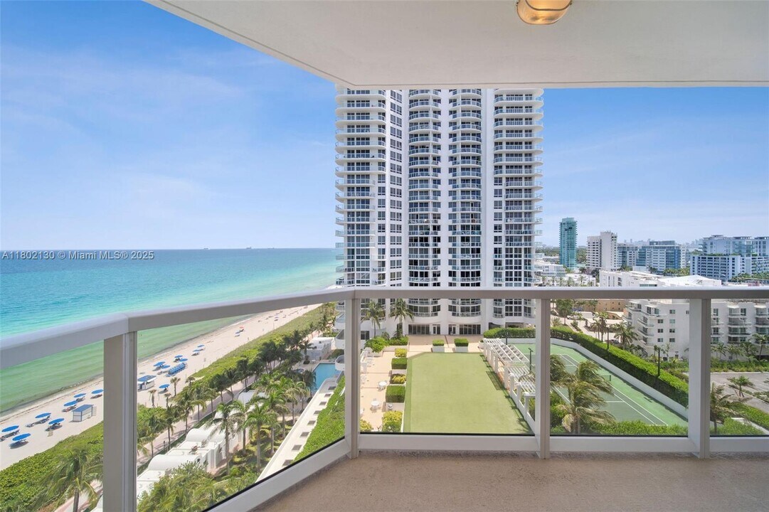 6423 Collins Ave in Miami, FL - Foto de edificio