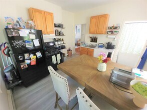 76 Oak St, Unit 3R in Somerville, MA - Building Photo - Building Photo