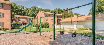 MAA Greenbrier in Fredericksburg, VA - Building Photo - Building Photo