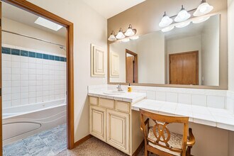 31727 76th Ave NW, Unit A in Stanwood, WA - Foto de edificio - Building Photo