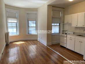 1315 Commonwealth Ave, Unit 105 in Boston, MA - Building Photo - Building Photo