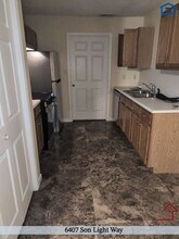 6407 Son Light Way, Unit 368 in Knoxville, TN - Foto de edificio - Building Photo