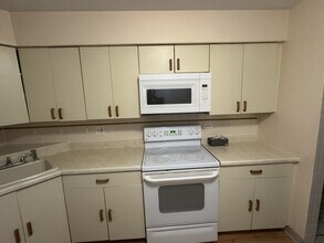 2650 Brookwood Way Dr, Unit 103 in Rolling Meadows, IL - Building Photo - Building Photo