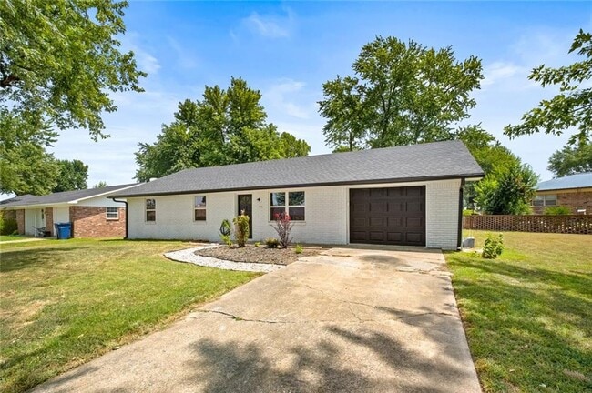 855 Jan Cir in Siloam Springs, AR - Building Photo - Building Photo