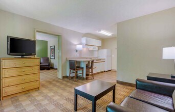 Furnished Studio-Destin - US 98 - Emerald in Destin, FL - Building Photo - Building Photo