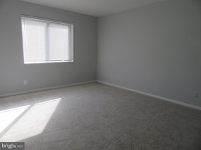 5340 Holmes Run Pkwy-Unit -200 in Alexandria, VA - Building Photo - Building Photo