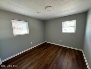 1709 Valley Forge Way-Unit -2 in Louisville, KY - Building Photo - Building Photo